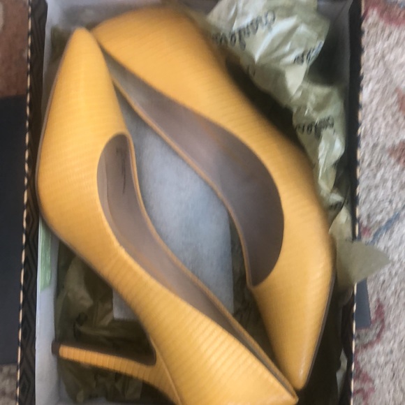 NWOT Charles David Maxx yellow croc embossed pump 3” heel - Picture 6 of 8